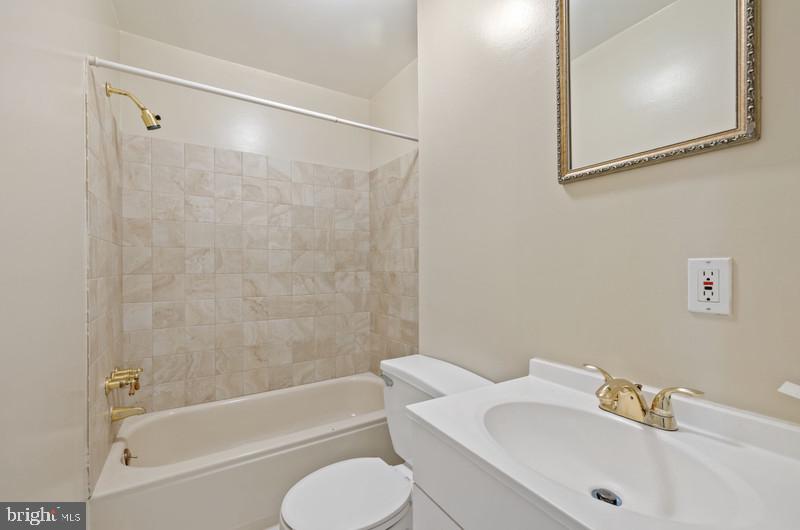 WILLOW COVE TOWNHOMES - Residential