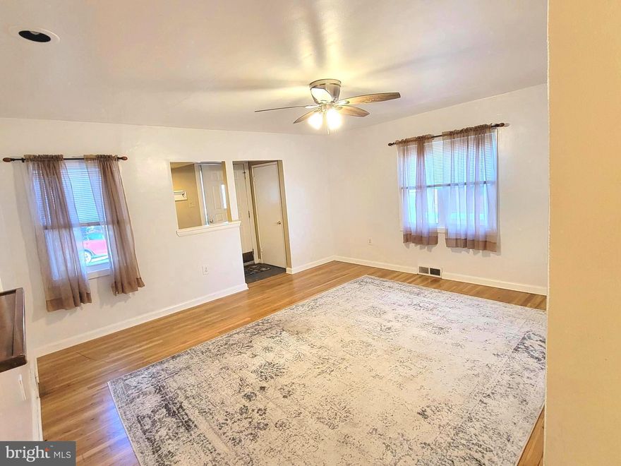 Current Tenant occupied, Showing will be a set day per week,  Next Open House Sunday January 25th 11am-1pm, appointment required
Welcome to 426 Grant Ave!  This detached single family home is ready for the next occupant!  Walk inside to the spacious living room area with hardwood flooring throughout. 

 The kitchen has been updated with newer appliances.  2 Medium sized bedrooms are located on the first floor.  

The second floor provides an extra large  3rd bedroom with plenty of closet space.  Basement is unfinished but provides space for man cave, extra storage or game room!   

Washer and dryer are provided and located in the basement.  There is some yard space to this property.  Street parking only

Pets are allowed on case by case basis, with pet deposit fee of $300 and per pet fee added $50/month. 

 Applicants should have a good credit  score and meet income requirements.  MOVE IN FEBUARY 1st  Upon lease signing will collect 1st month (February), last month and security deposit.