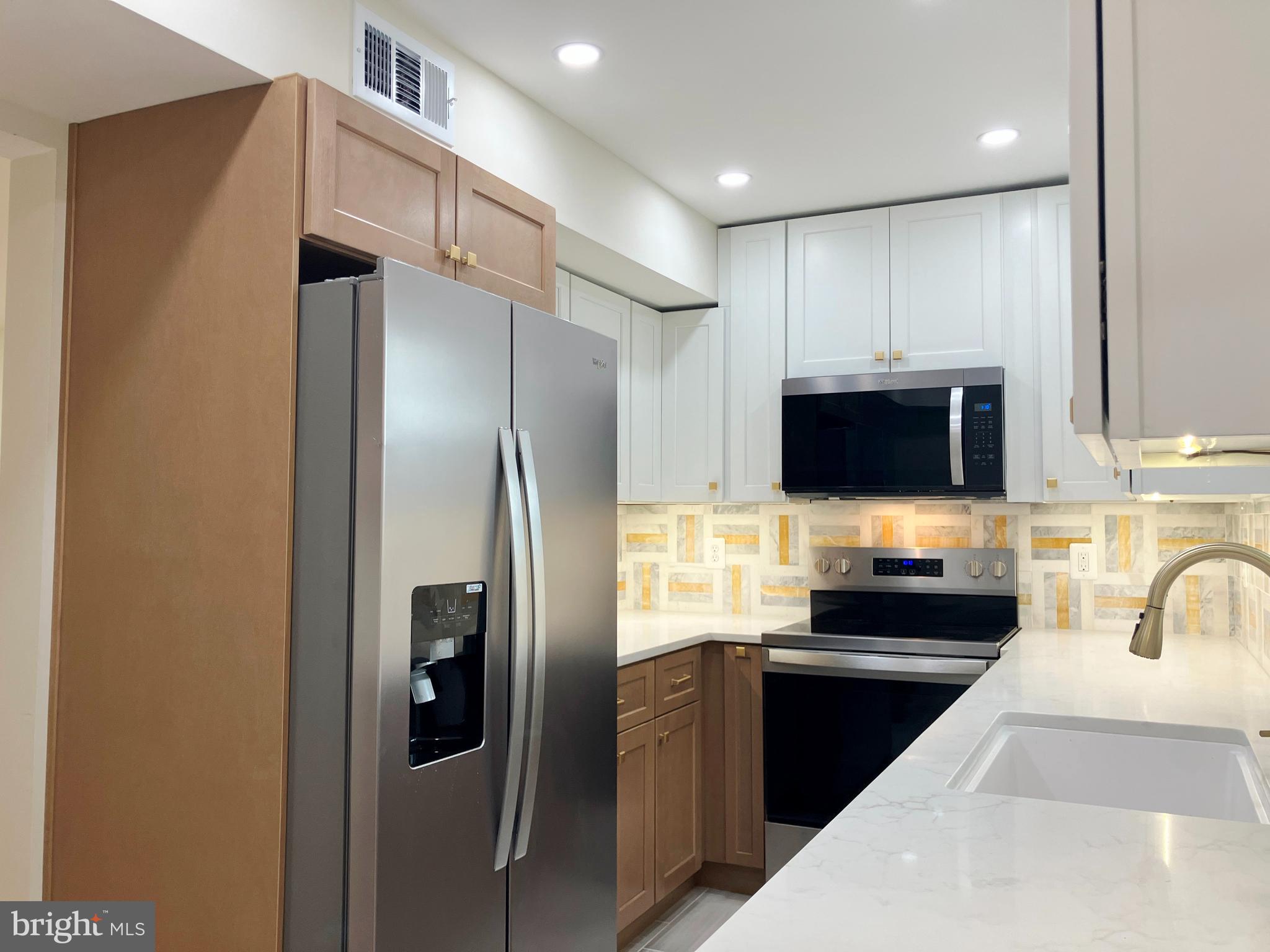 428 HAMPTON COURT 108