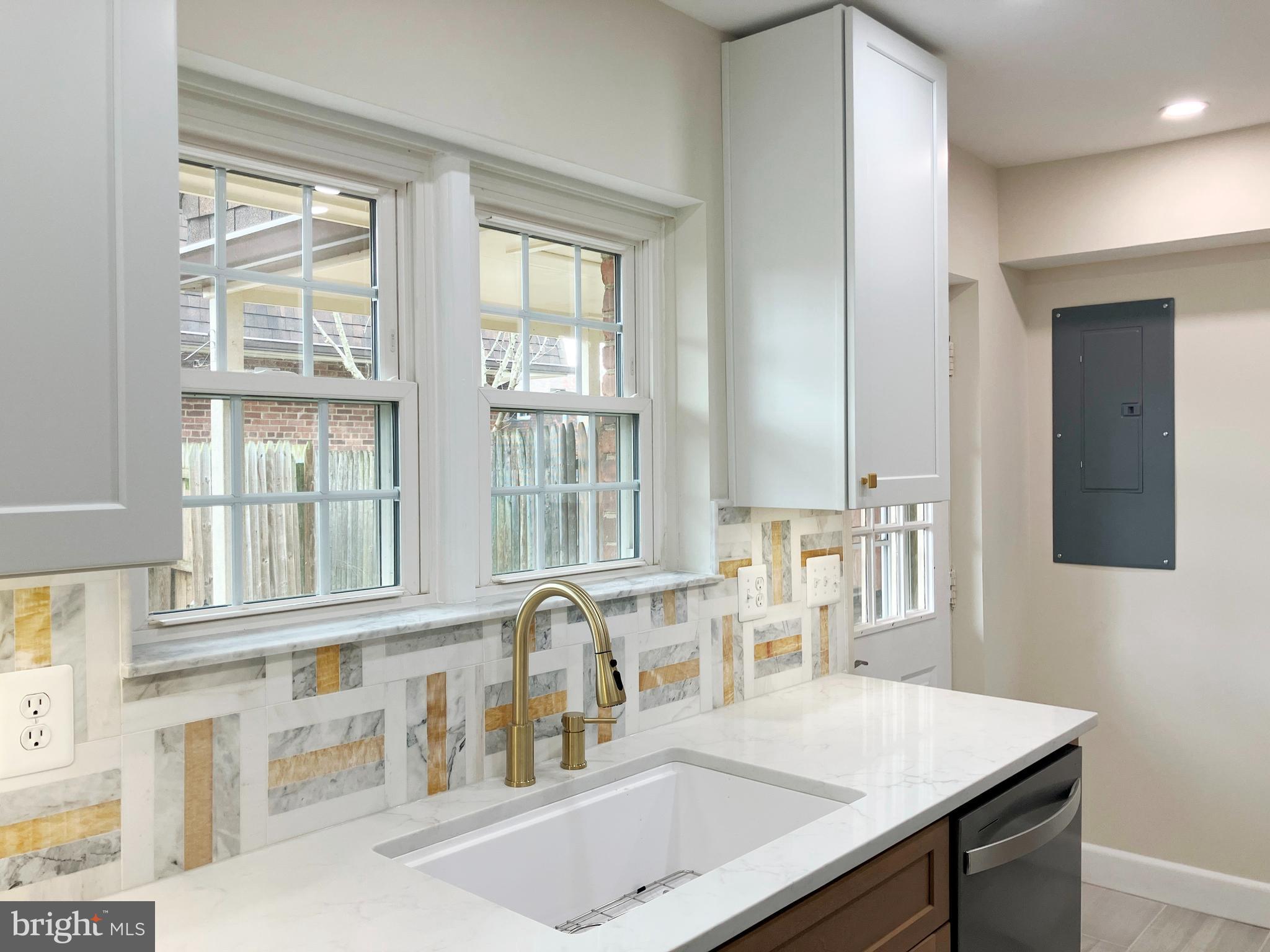 428 HAMPTON COURT 108