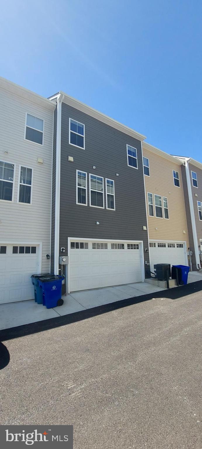 TOWNS AT MARKET COMMONS - Residential Lease