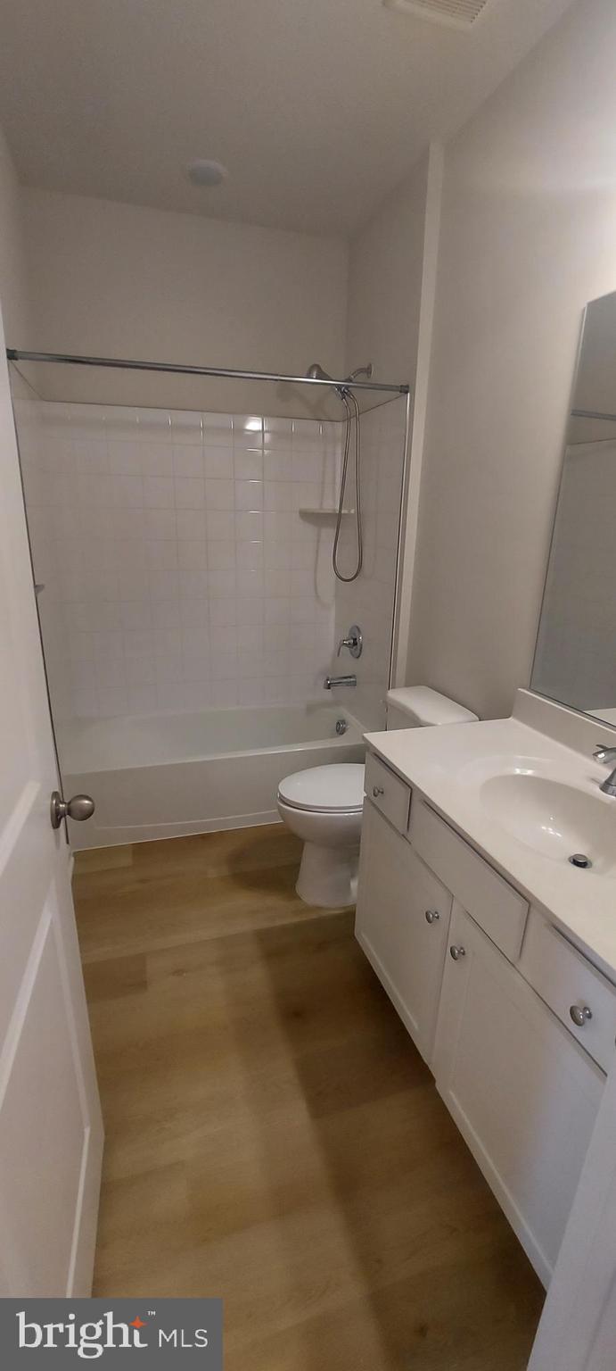 TOWNS AT MARKET COMMONS - Residential Lease