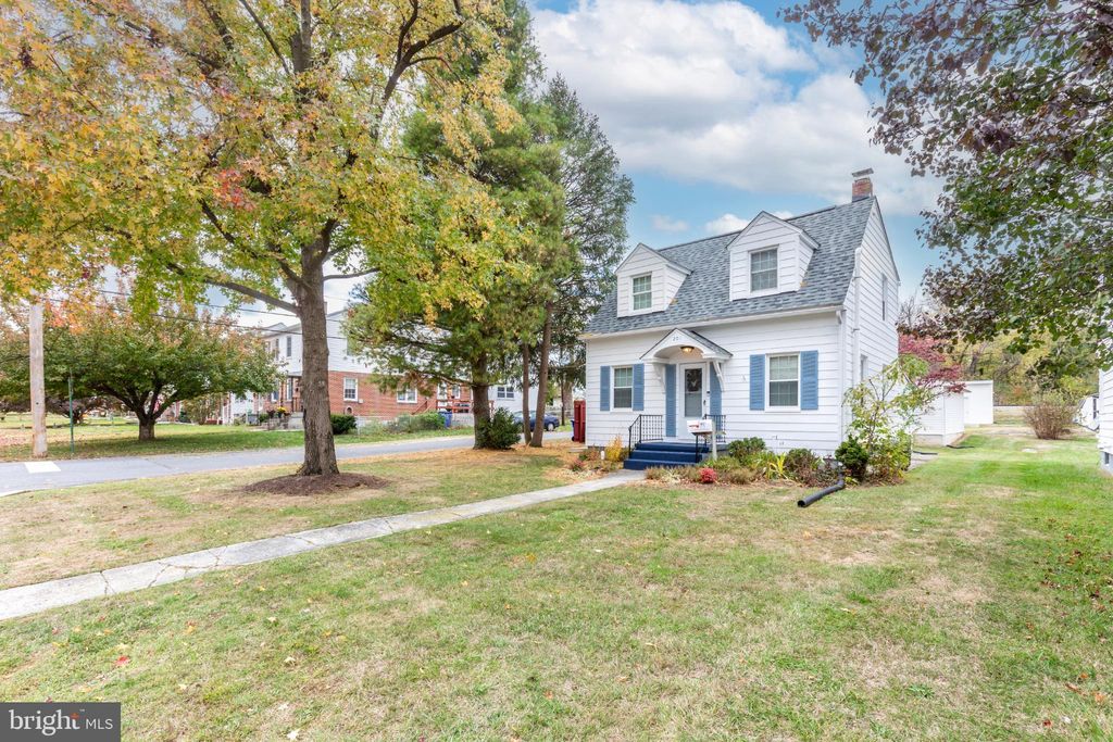 Photo of 201 Belview Avenue, HAGERSTOWN, MD 21742 (MLS # MDWA2032262)