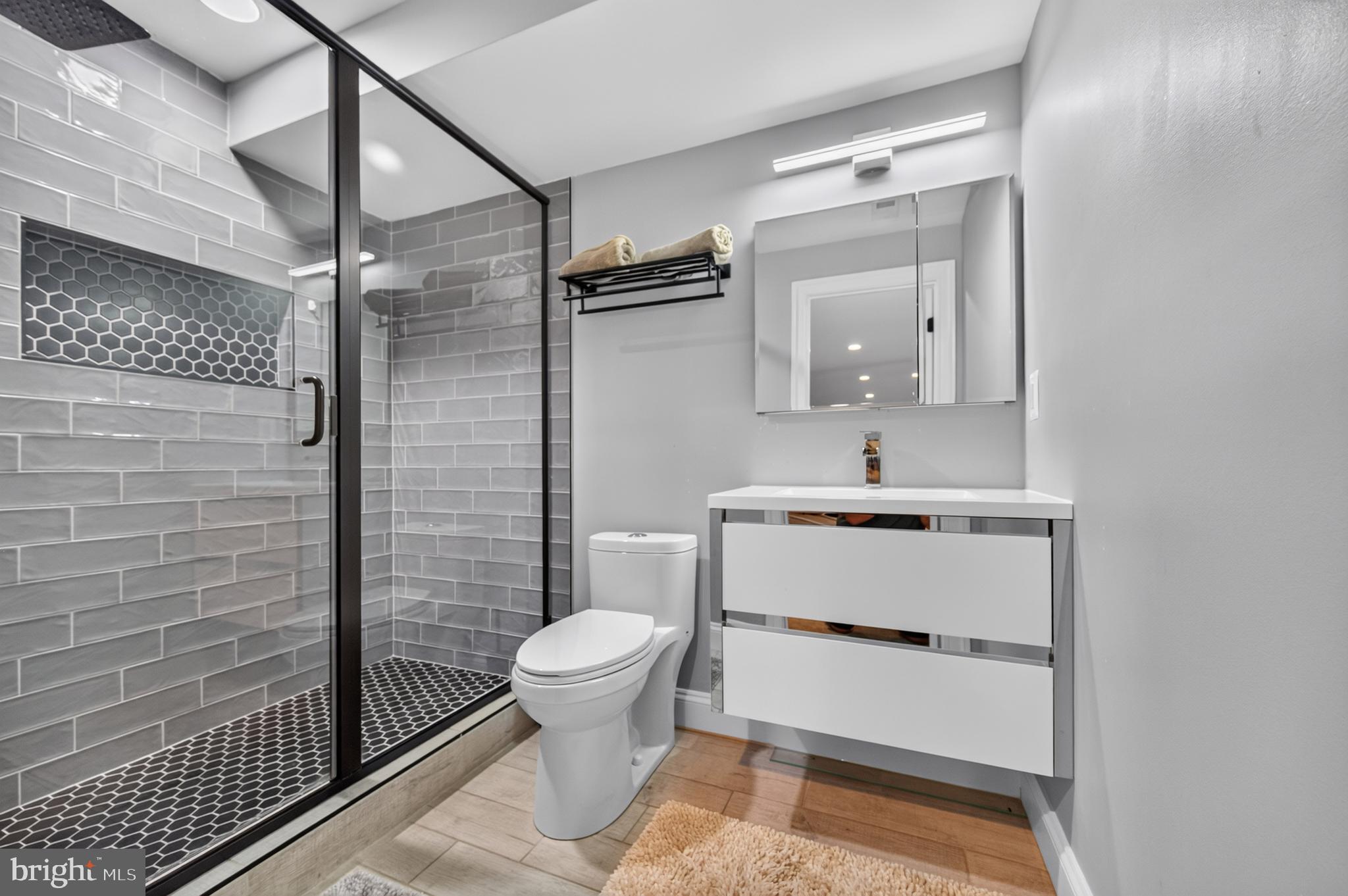 Welcome to 80 Bowling View Road, the personal residence of a respected – image 89