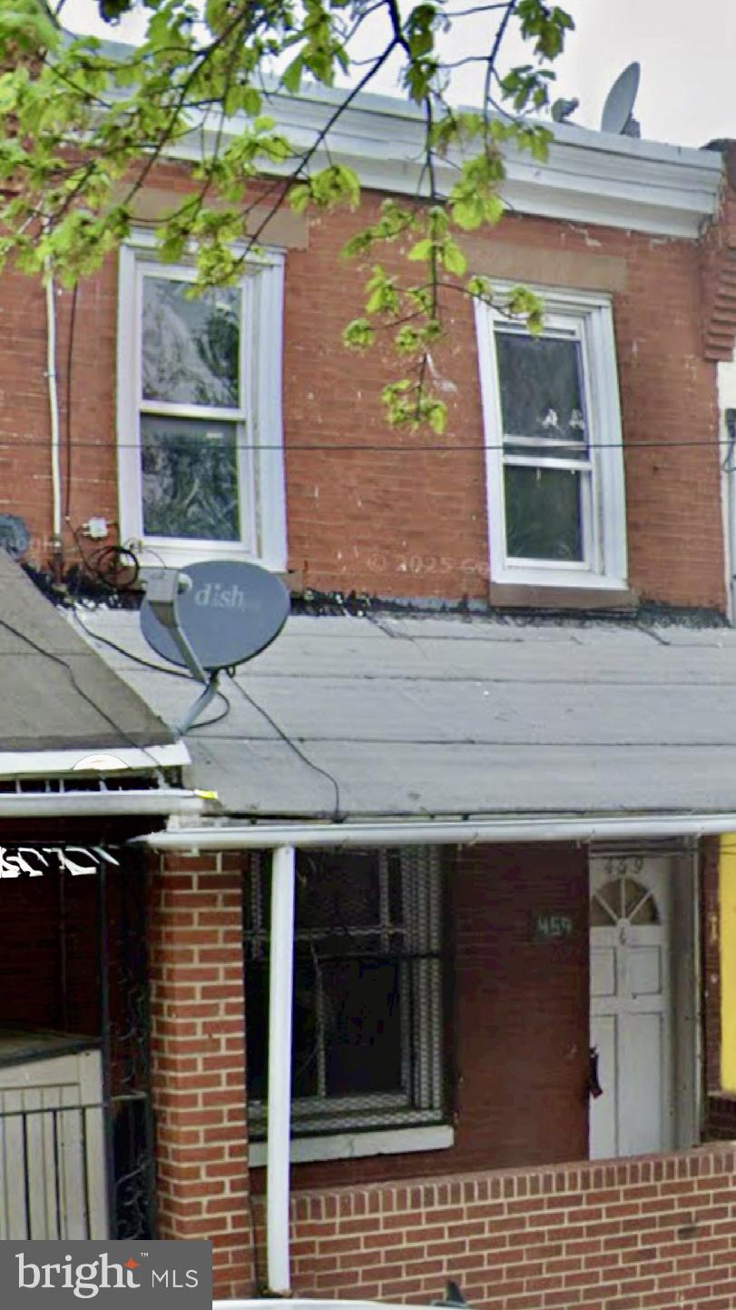 A true "Handyman Special". Located in beautiful Germantown section of Philadelphia. Priced to Sell! Close to shopping, public transportation and all major highways.