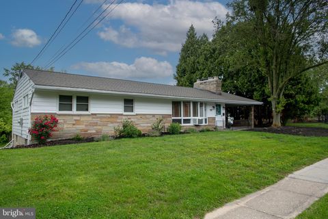 Photo of 415 E Willow Street, ELIZABETHTOWN, PA 17022 (MLS # PALA2068644)
