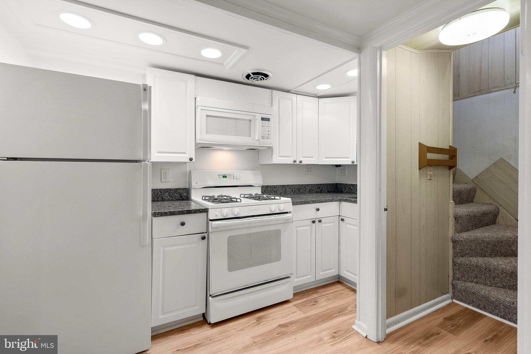 SEVEN OAKS - Residential