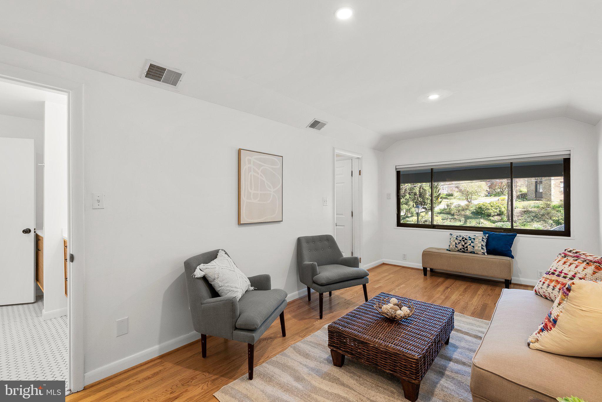 SEVEN OAKS - Residential