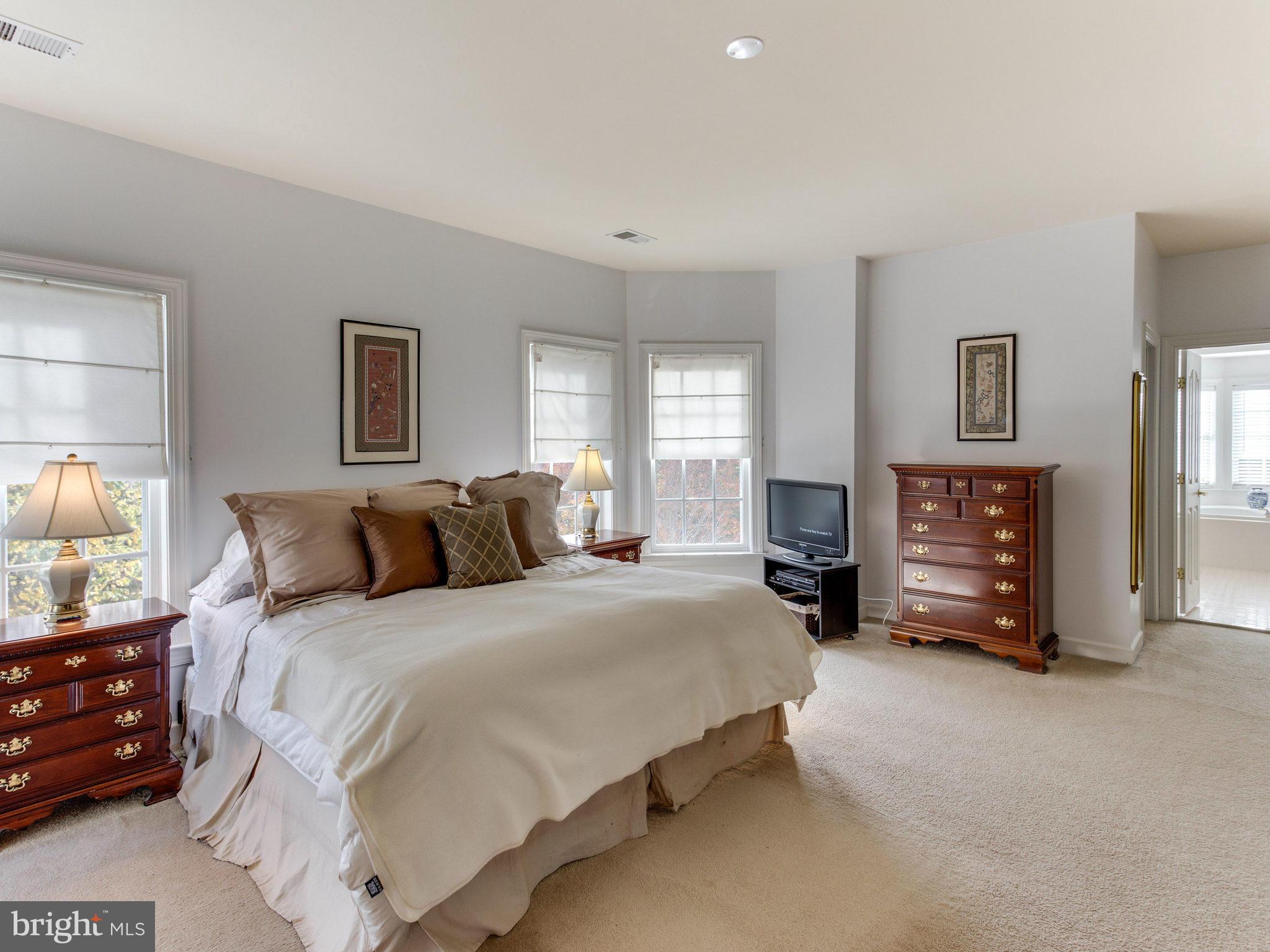 LANSDOWNE ON THE POTOMAC - Residential