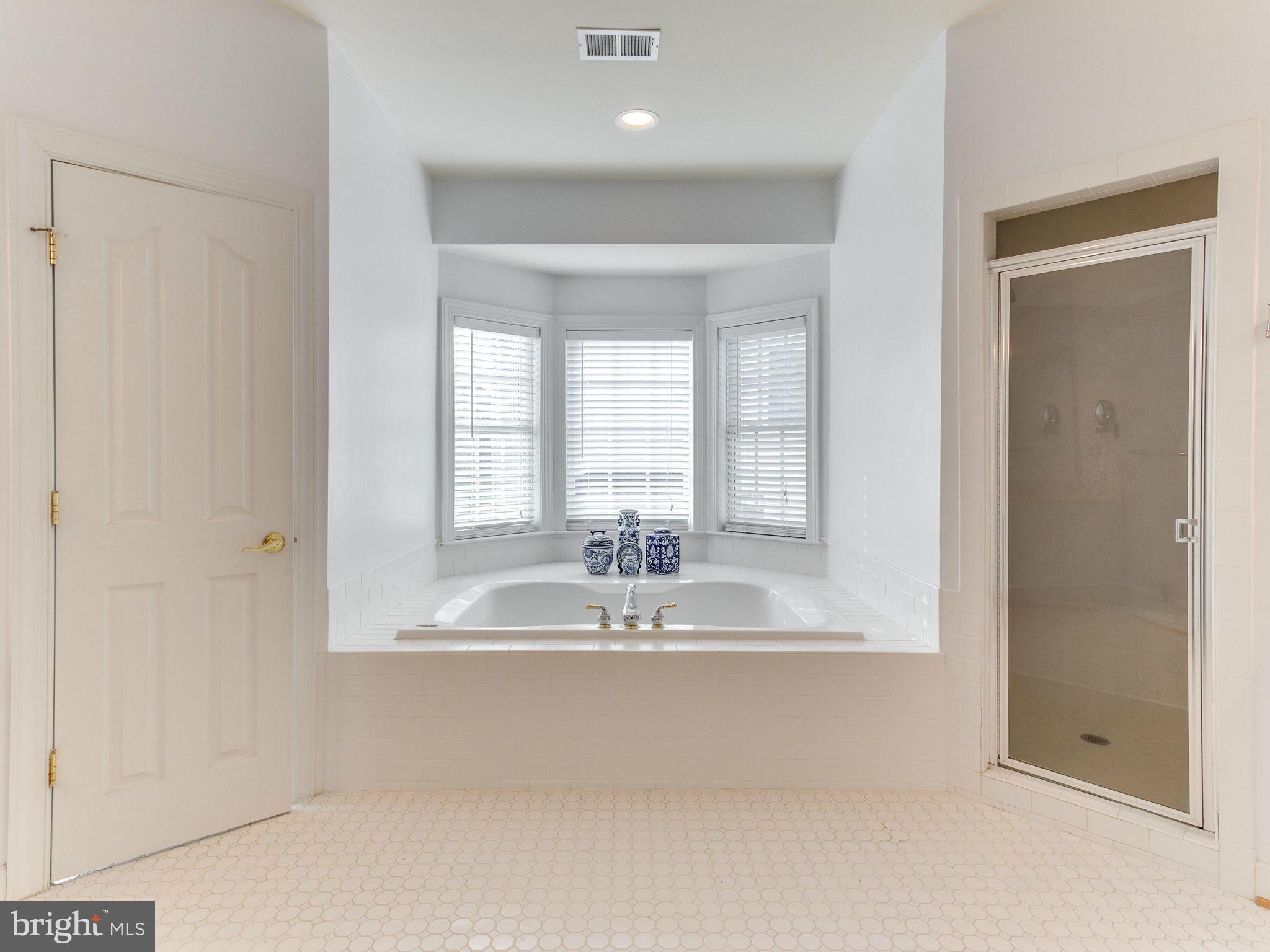 LANSDOWNE ON THE POTOMAC - Residential