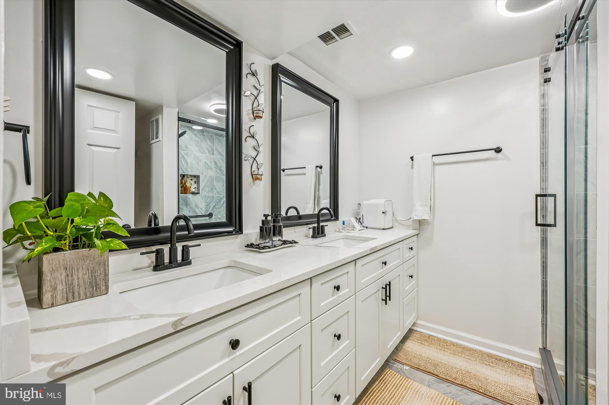 REGENCY ESTATES - Residential Lease