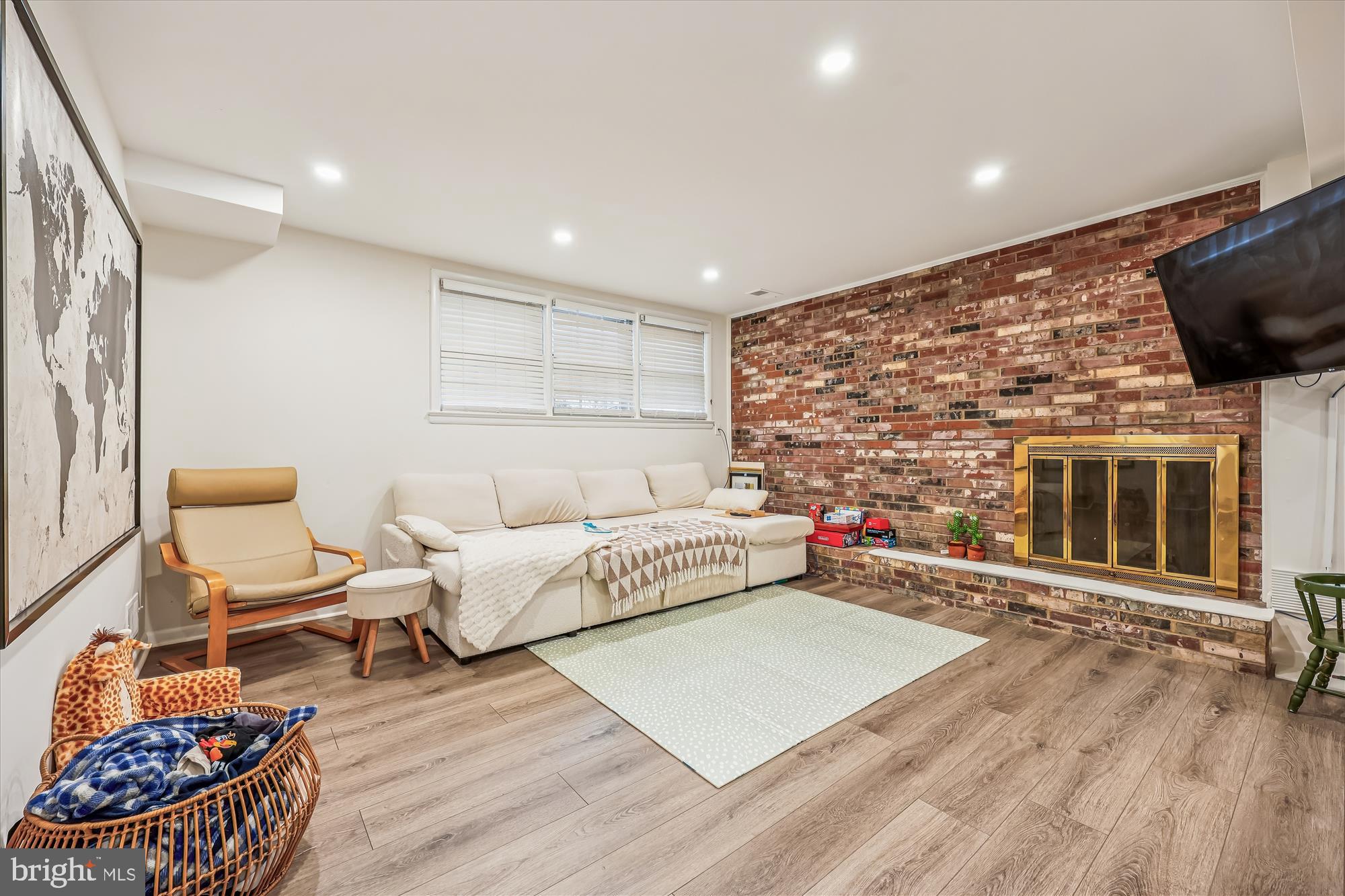 REGENCY ESTATES - Residential Lease