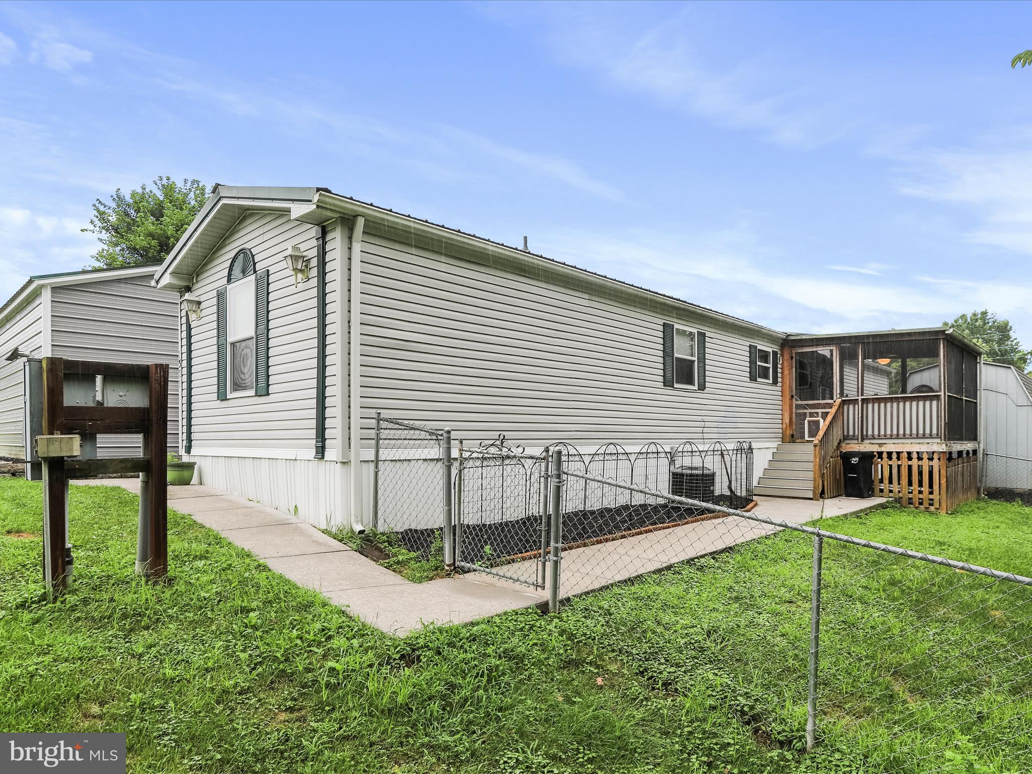 RIVERSIDE VILLAGES - Residential