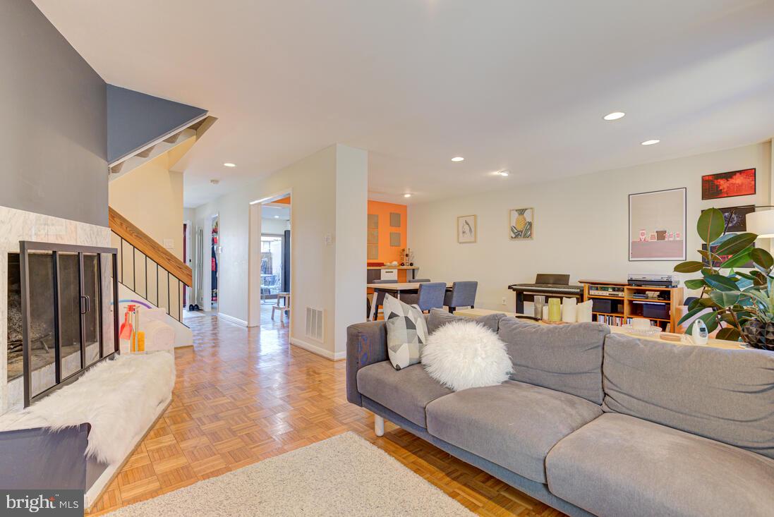 RESTON - Residential Lease