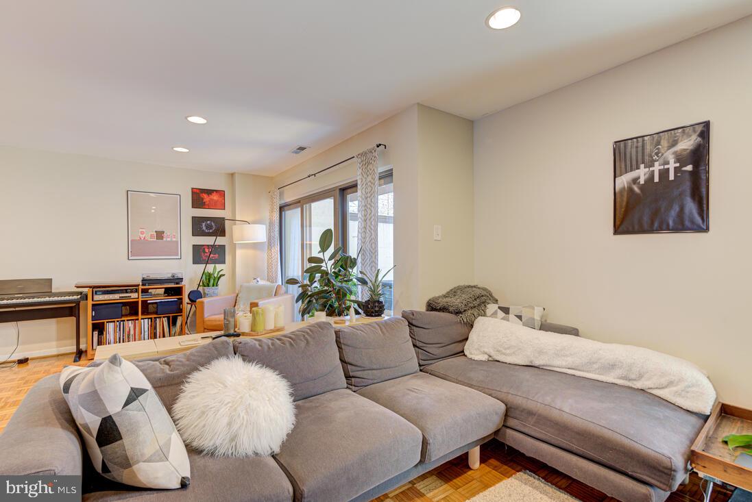 RESTON - Residential Lease