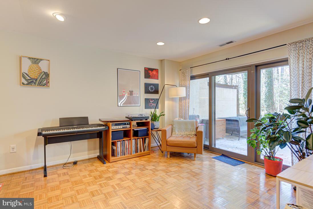 RESTON - Residential Lease