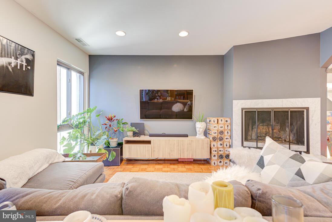 RESTON - Residential Lease