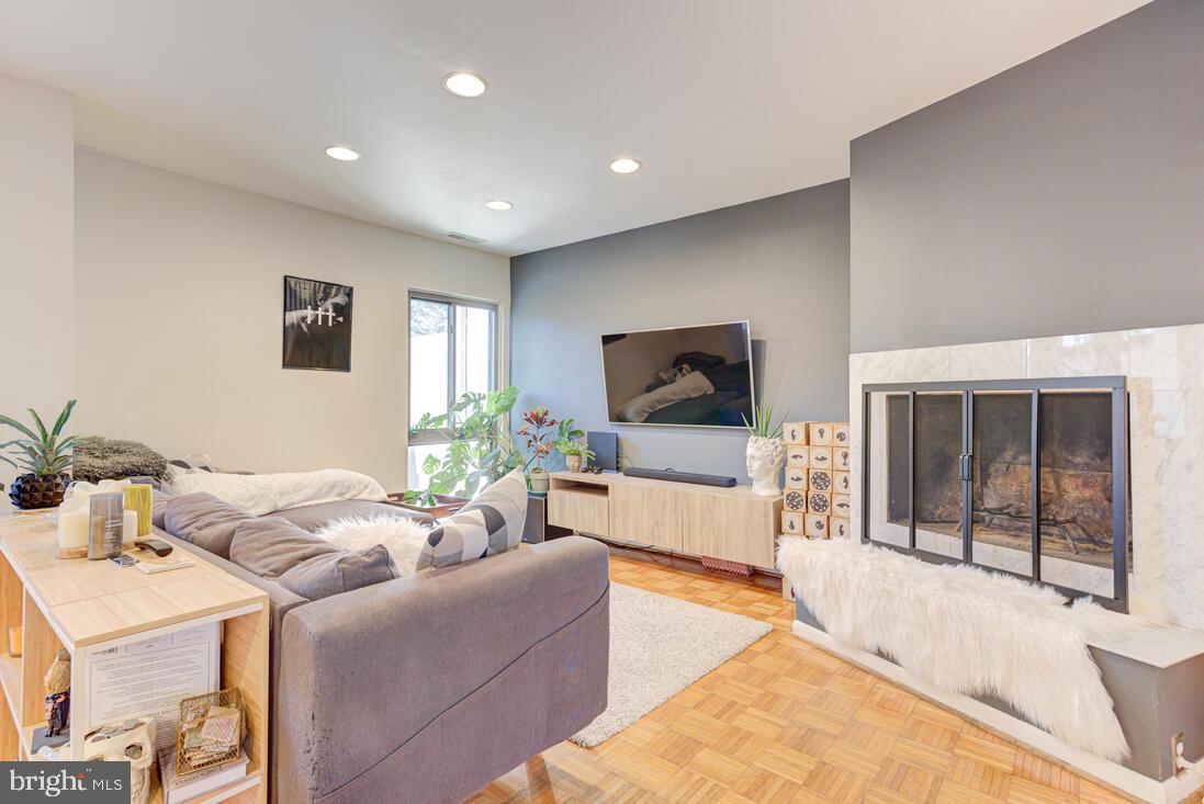 RESTON - Residential Lease