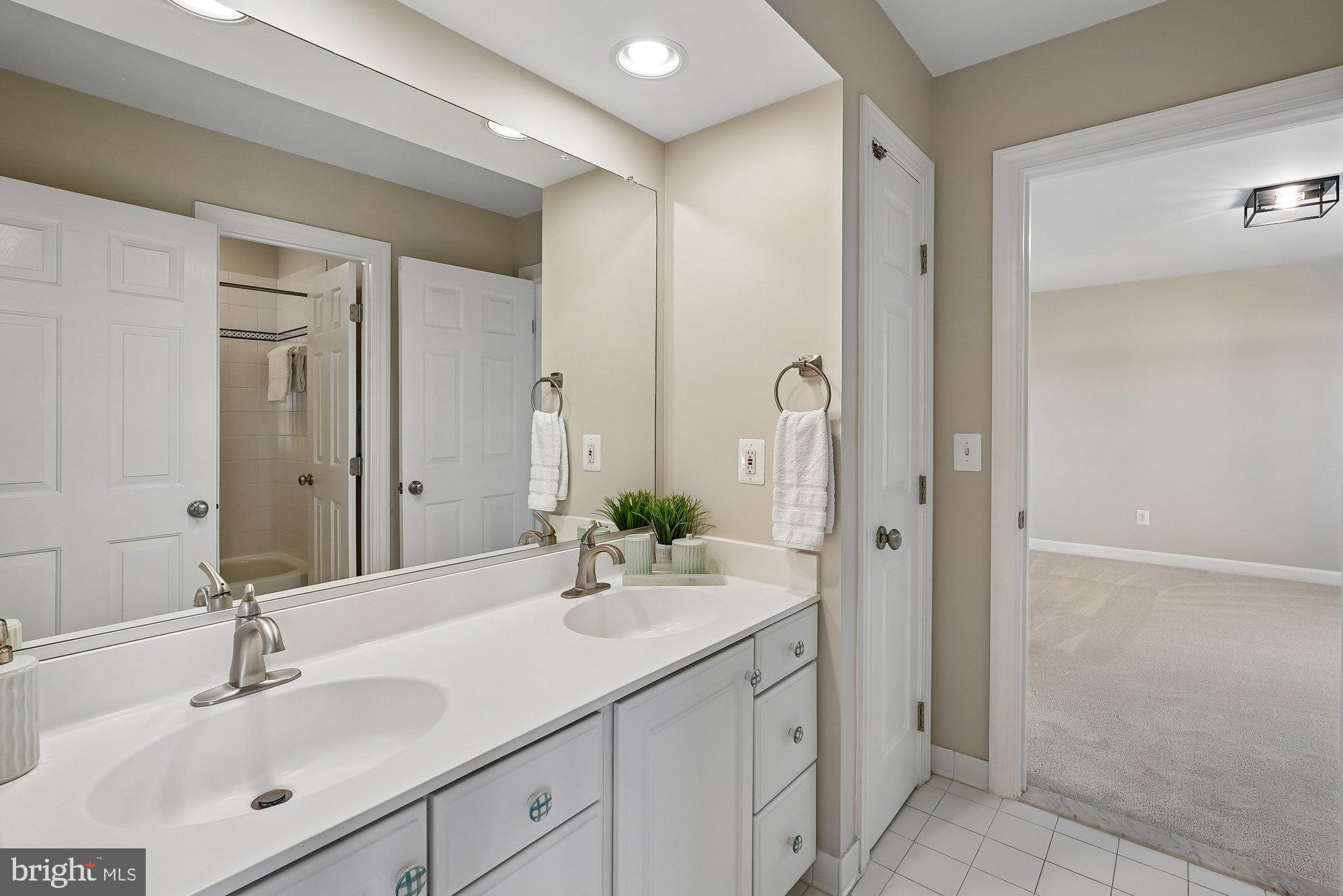 SOUTH RIDING - Residential