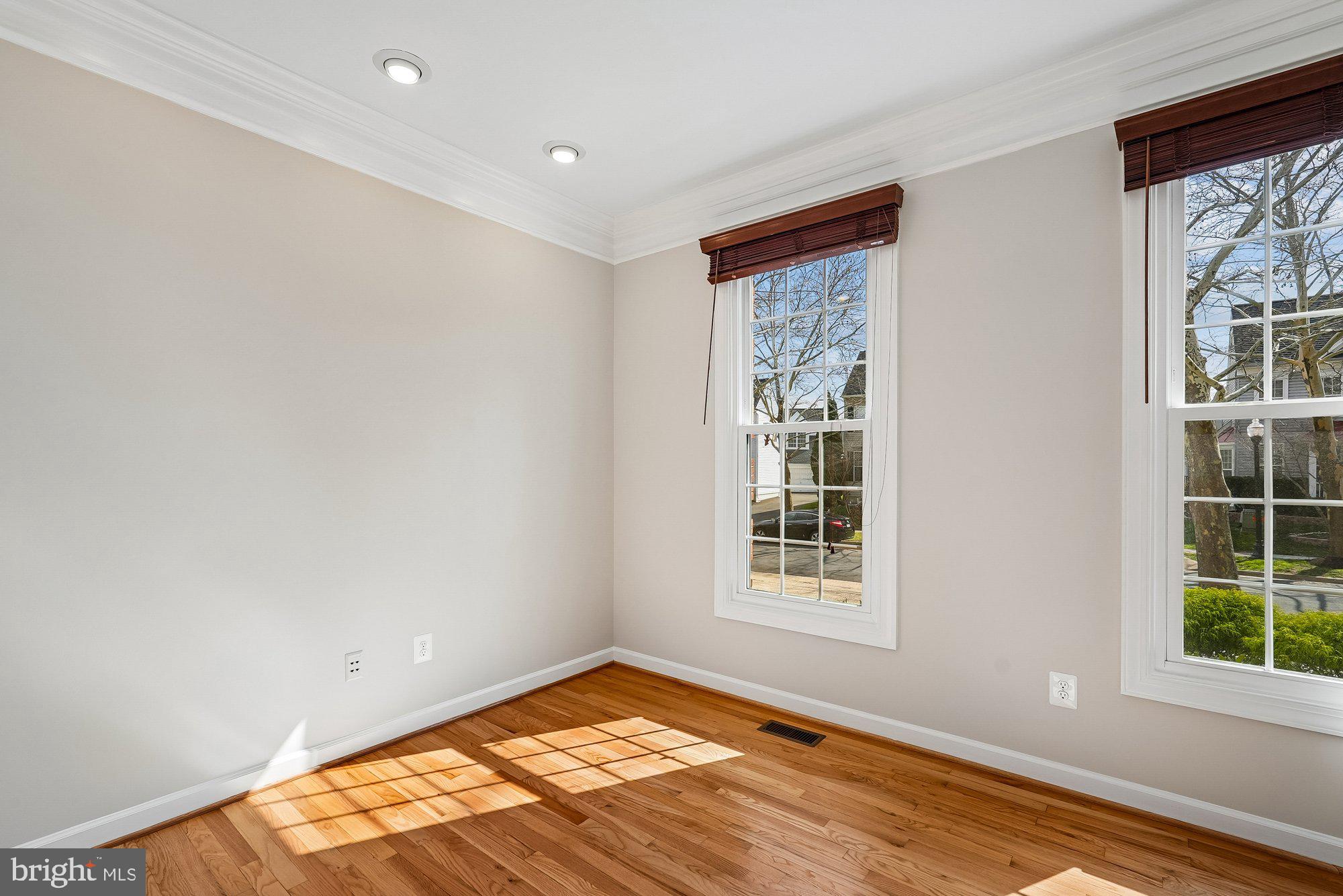 SOUTH RIDING - Residential