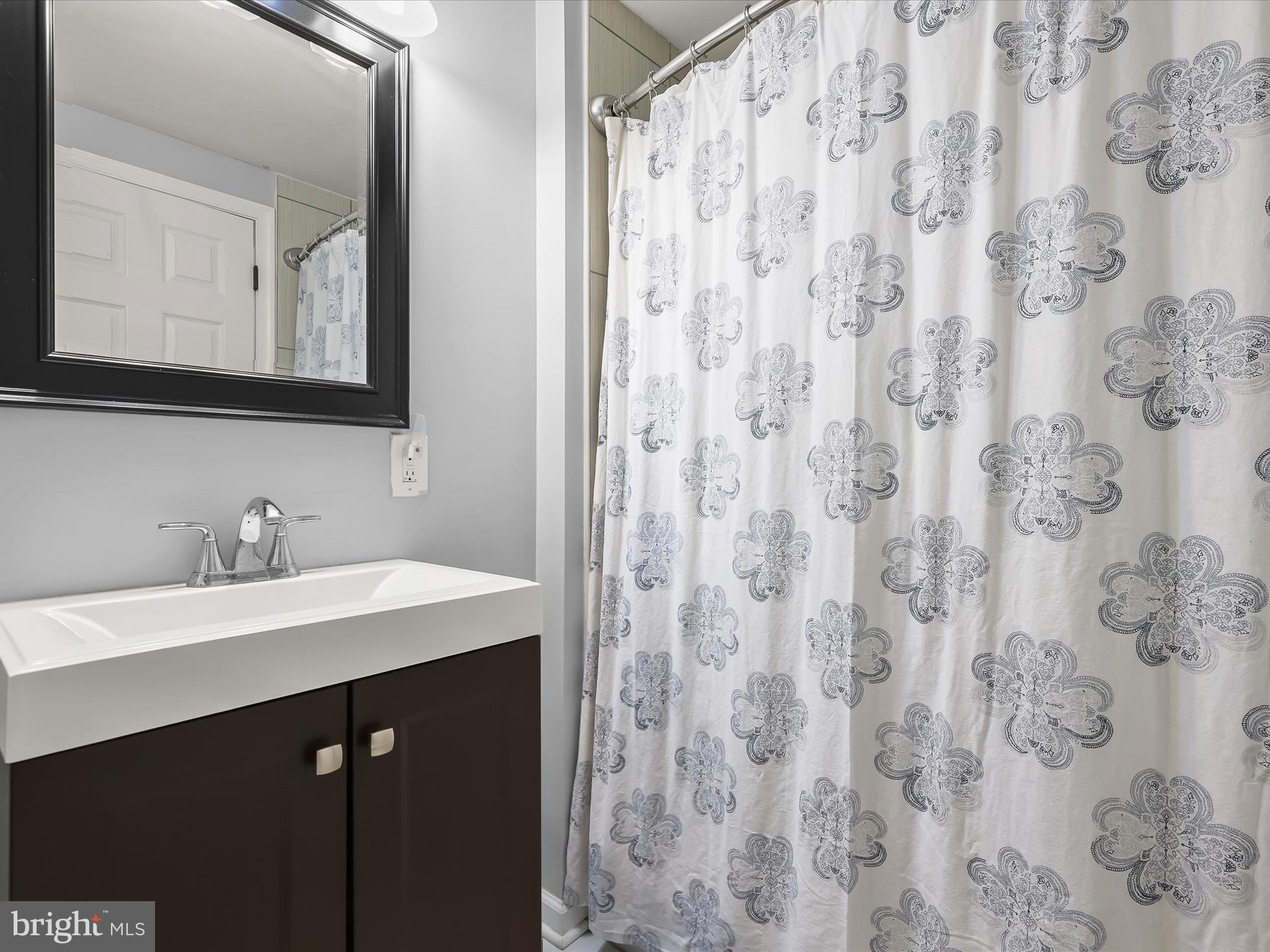 WASHINGTON VILLAGE - Residential