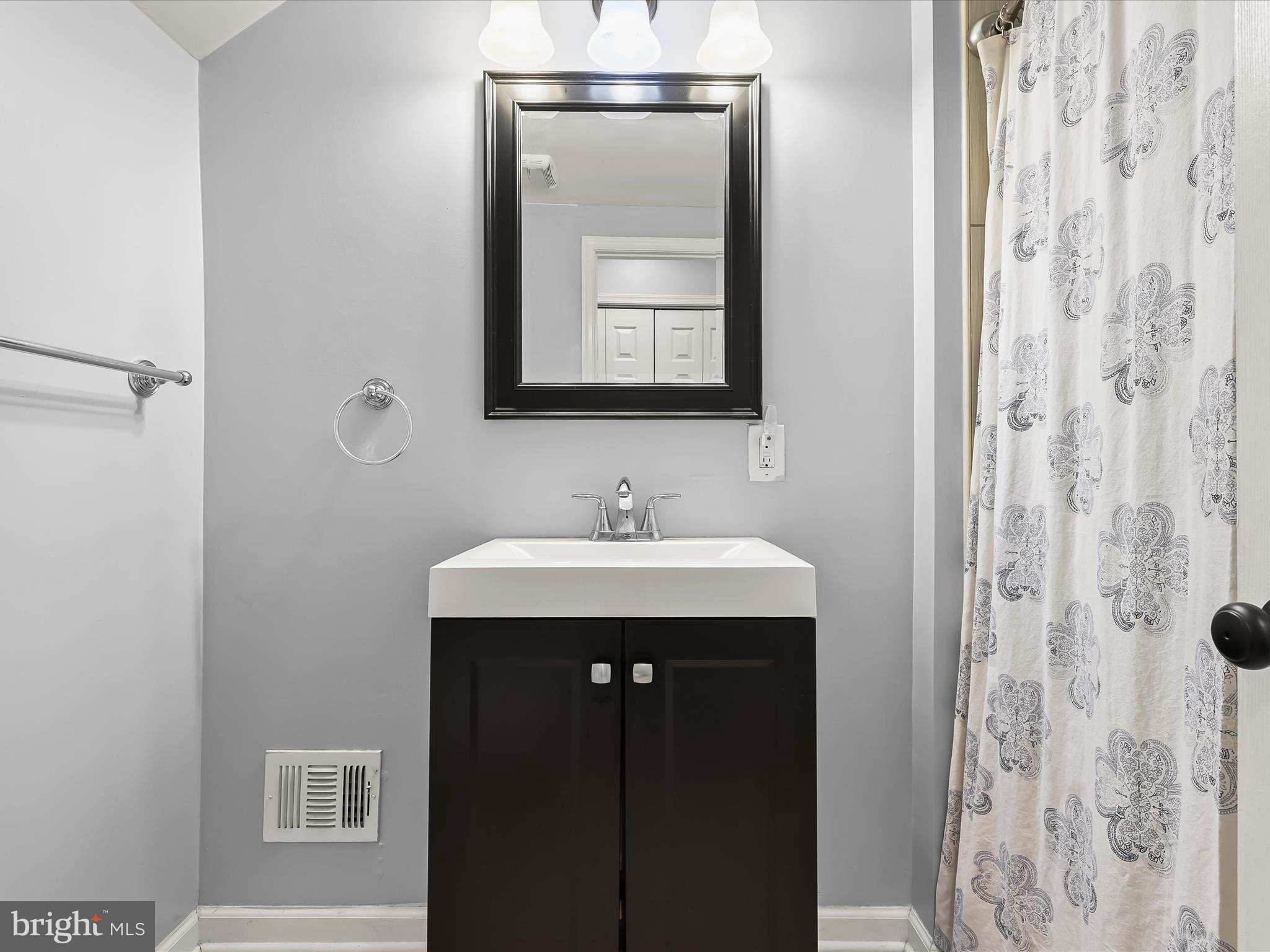 WASHINGTON VILLAGE - Residential