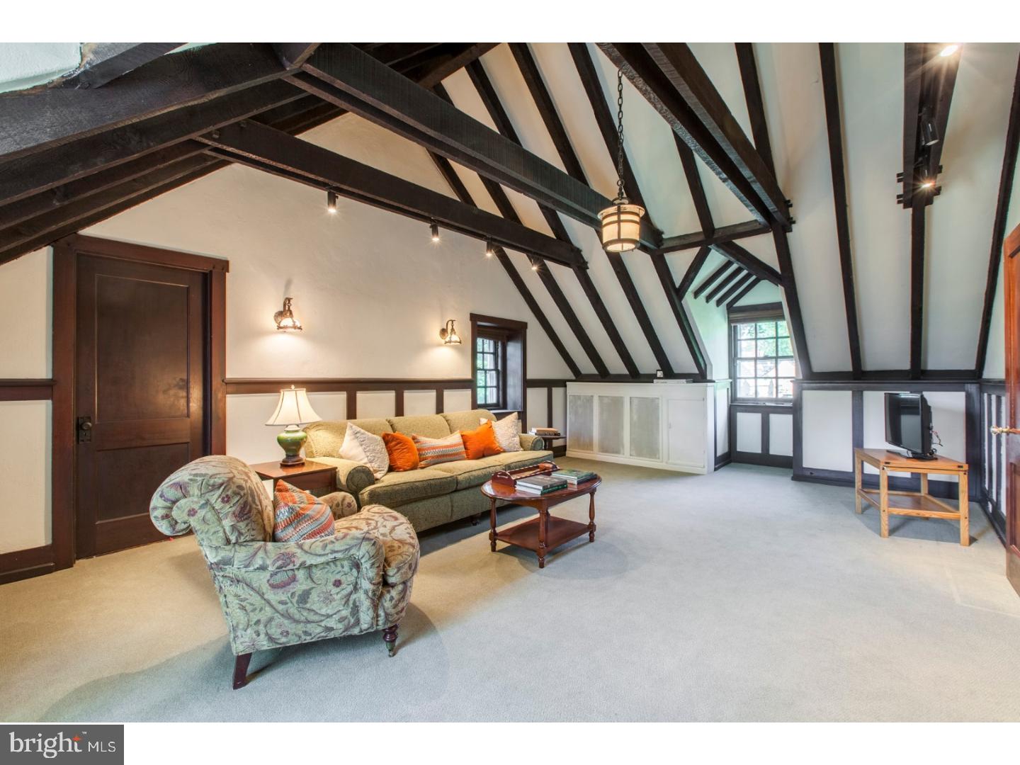 CHESTNUT HILL - Residential