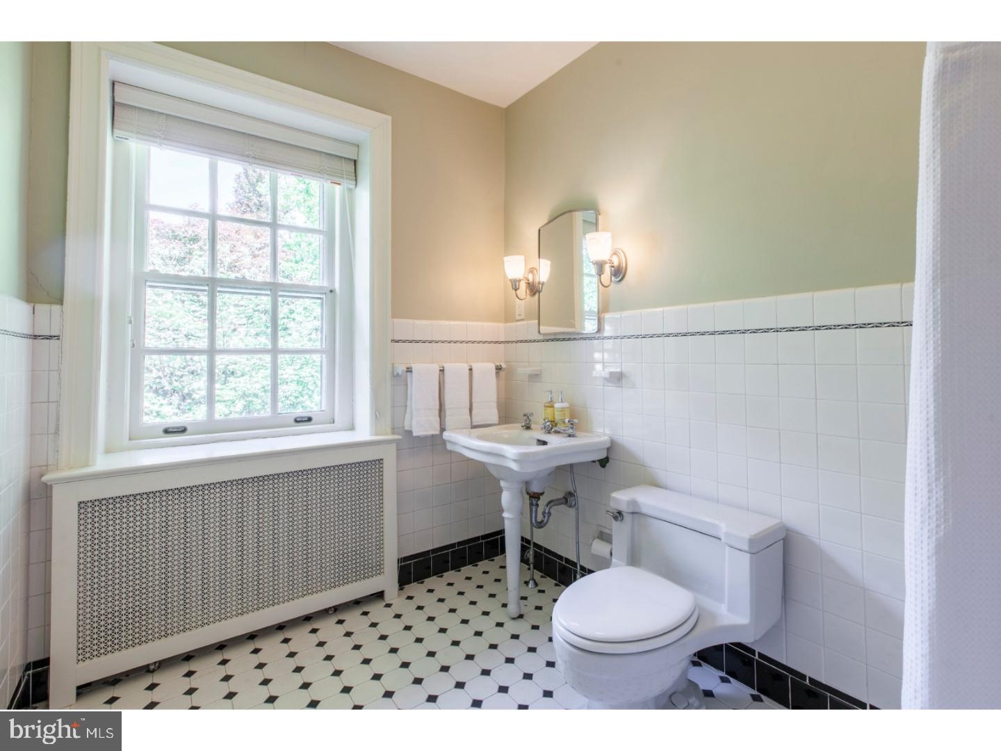 CHESTNUT HILL - Residential