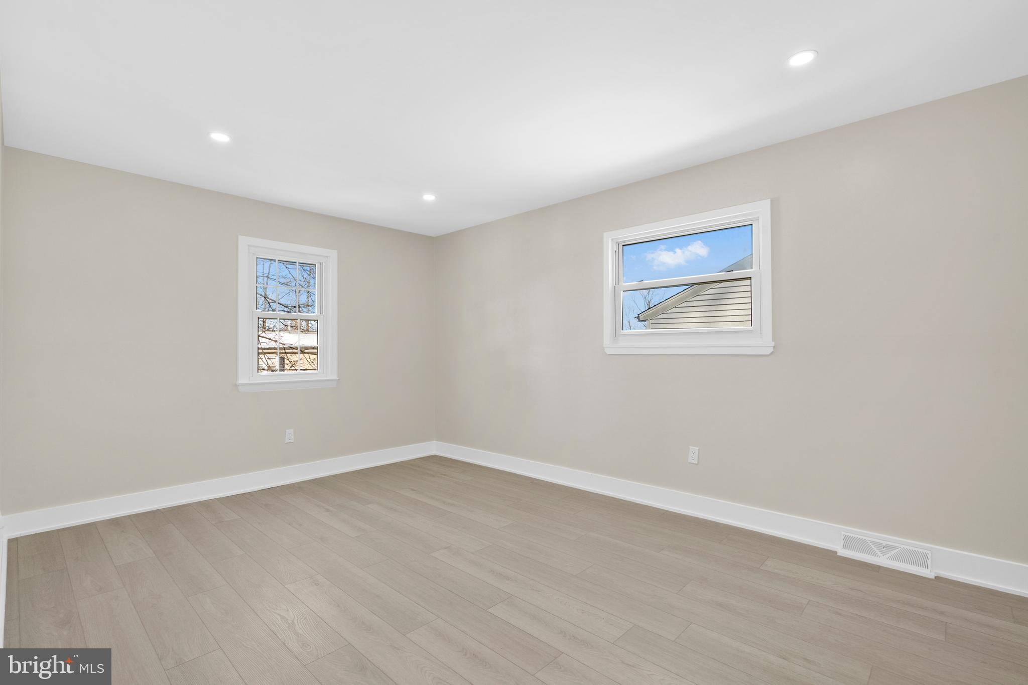 WILLOW GROVE - Residential