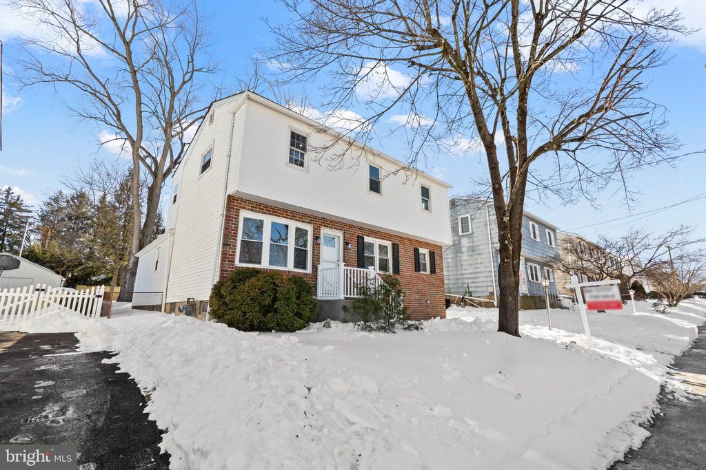 Photo of 1717 Crestview Avenue, WILLOW GROVE, PA 19090 (MLS # PAMC2166410)
