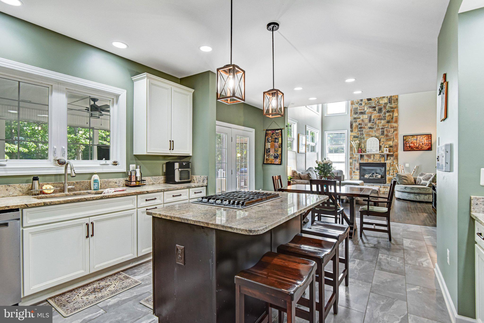 EMERALD OAKS - Residential