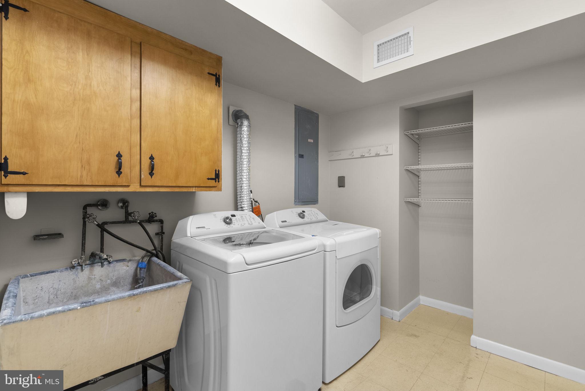 REGENCY ESTATES - Residential
