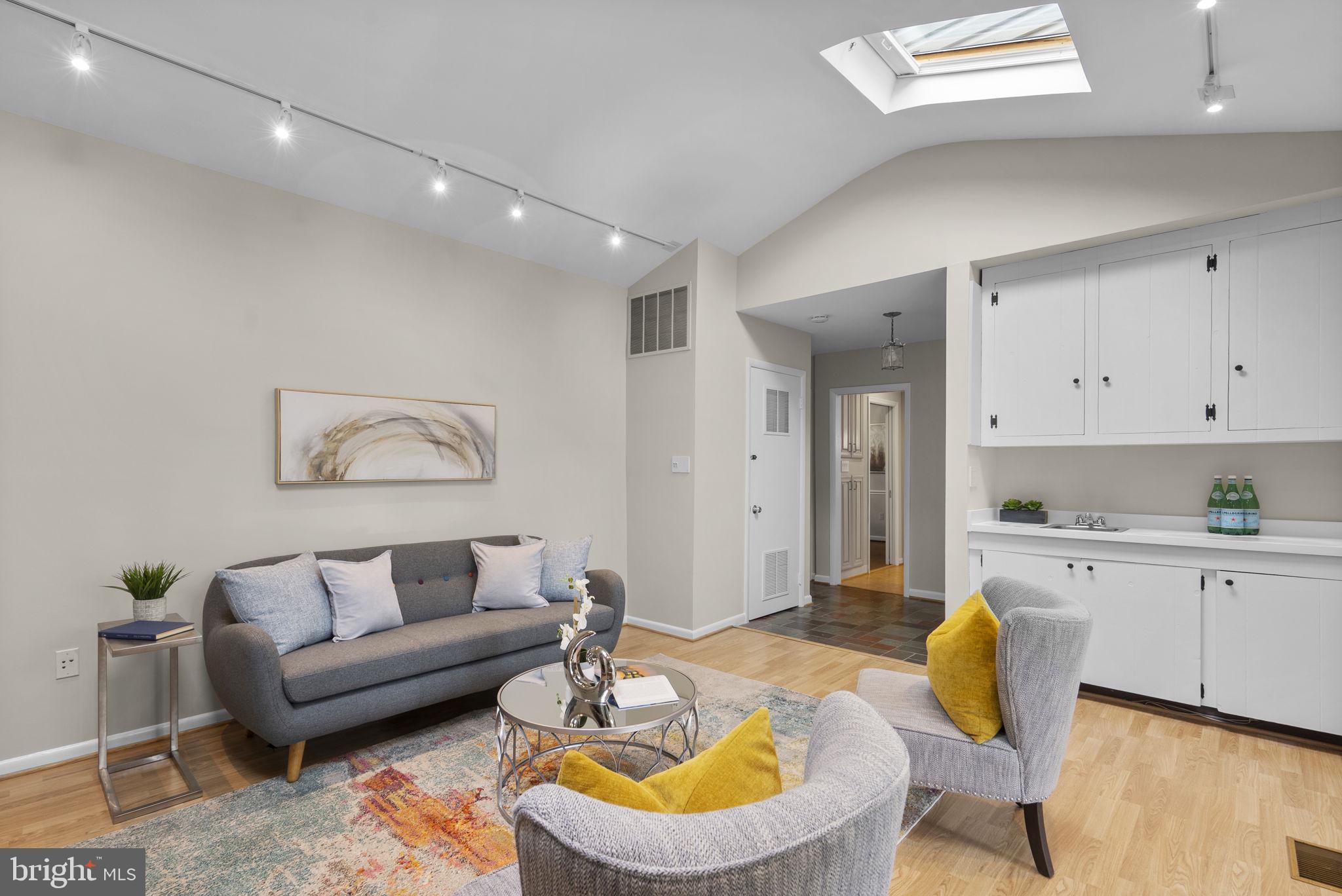 REGENCY ESTATES - Residential