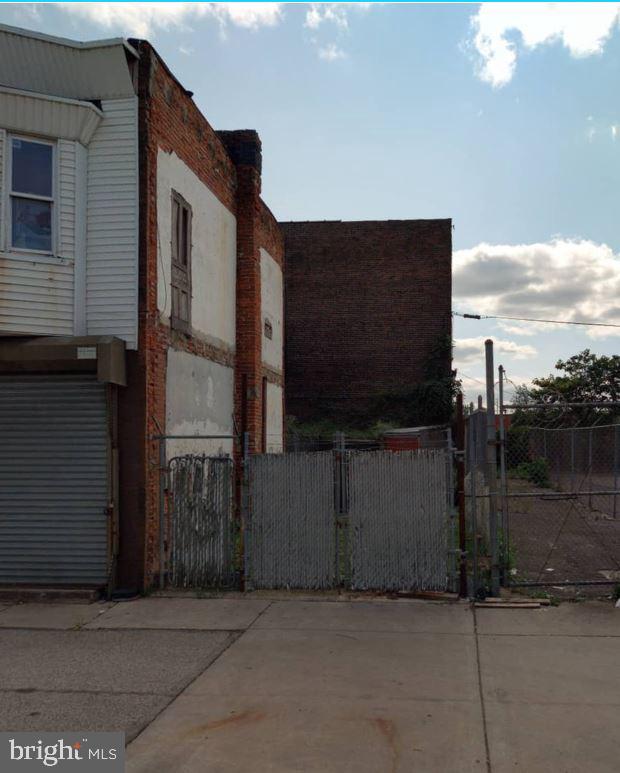 Land for sale on 2142 S 58th St!
Looking for the perfect piece of land to build your dream home or invest for the future? This property offers peace, privacy, and space to make it your own.
NOTE: The property will be sold in AS-IS condition. The buyer is responsible for U&O.