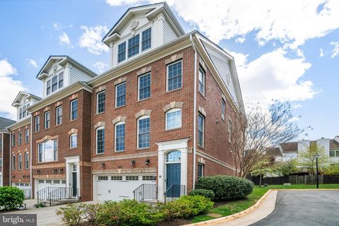2082 HUTCHISON GROVE COURT FALLS CHURCH VA 22043
