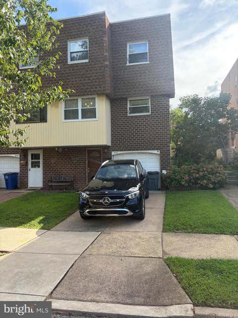 Townhouse For Rent - 850 Welton Street<br/> PHILADELPHIA, PA 19116