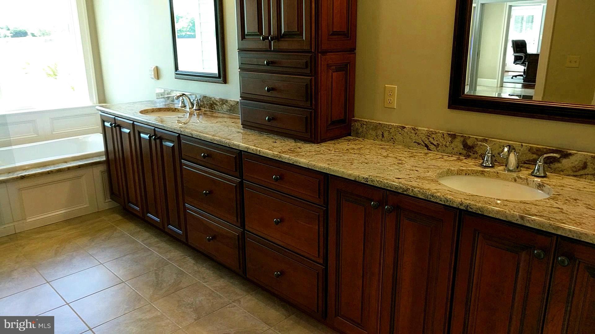 GOVERNOR GRASON MANOR - Residential