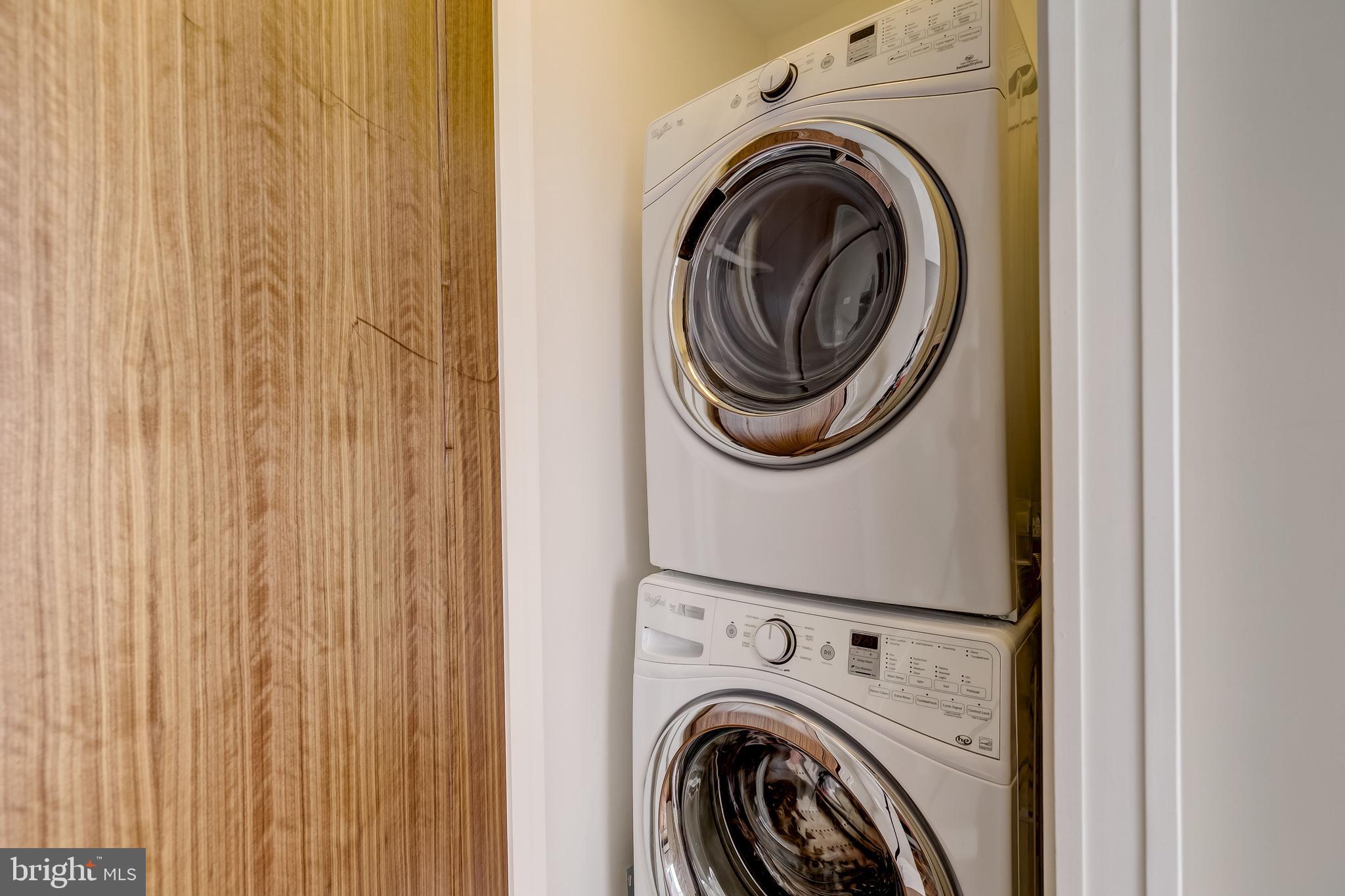 FOUR SEASONS PRIVATE RESIDENCES - Residential