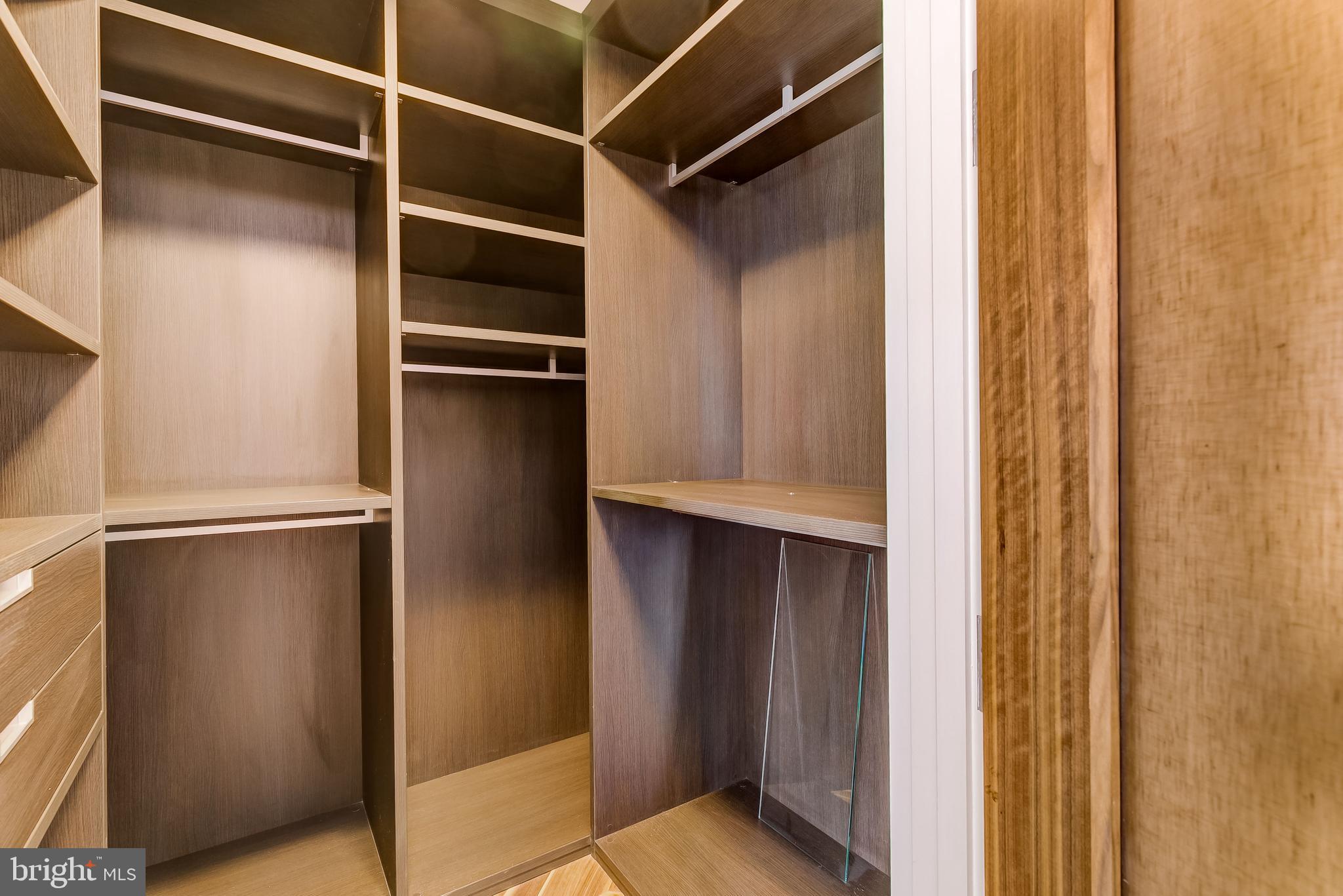 FOUR SEASONS PRIVATE RESIDENCES - Residential