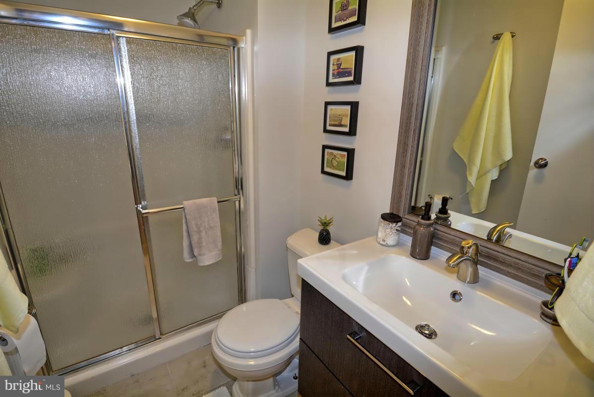 COUNTRY CLUB - Residential