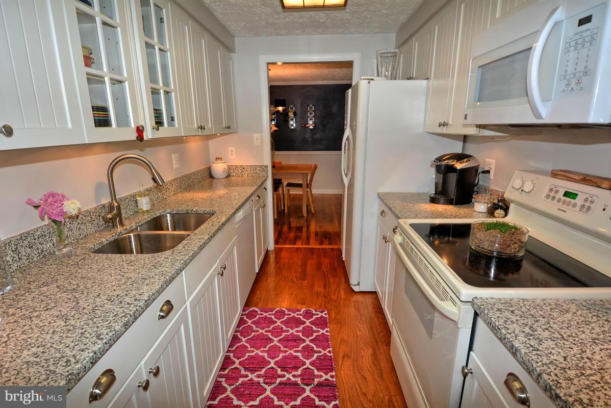 COUNTRY CLUB - Residential