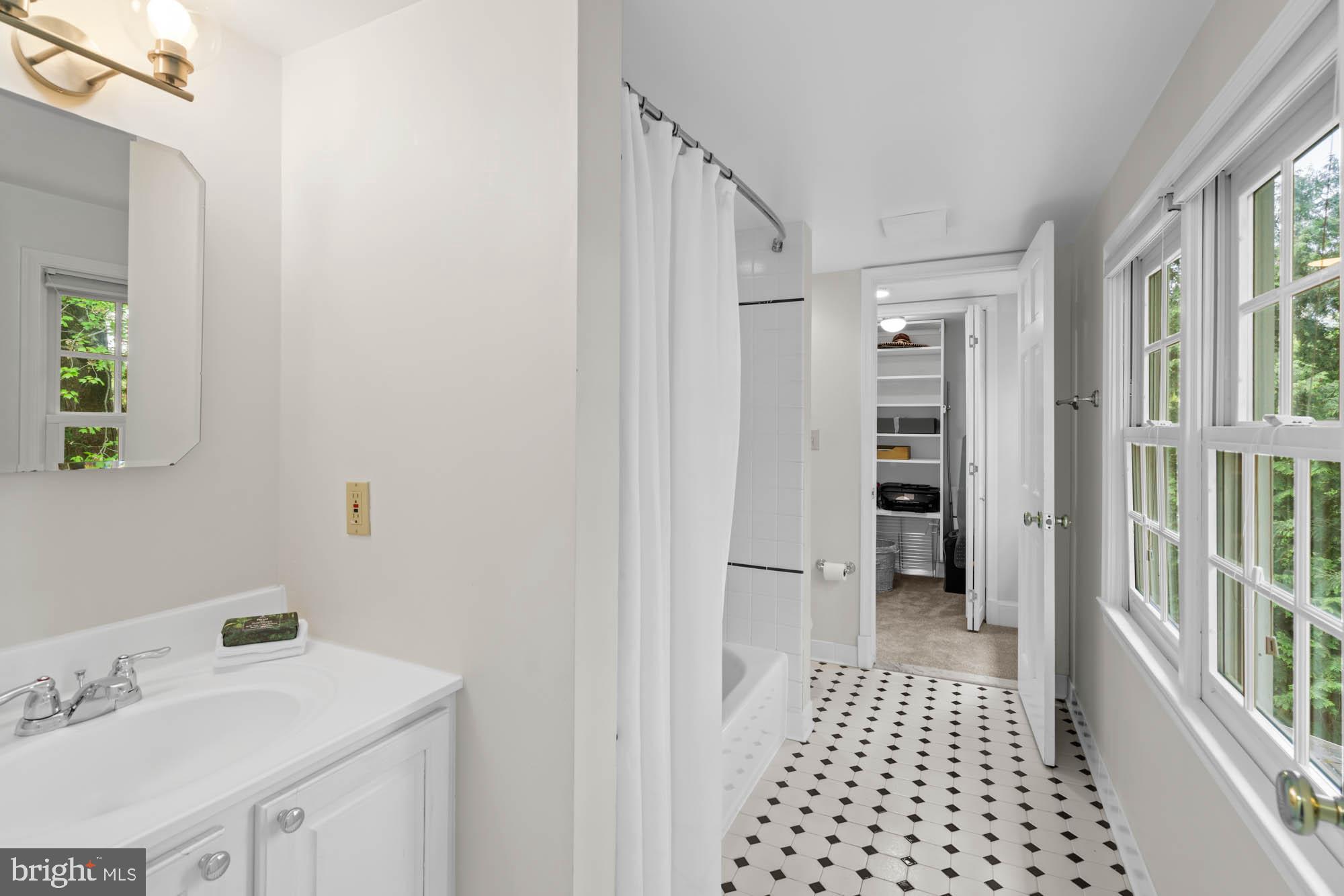 WESTMORELAND HILLS - Residential