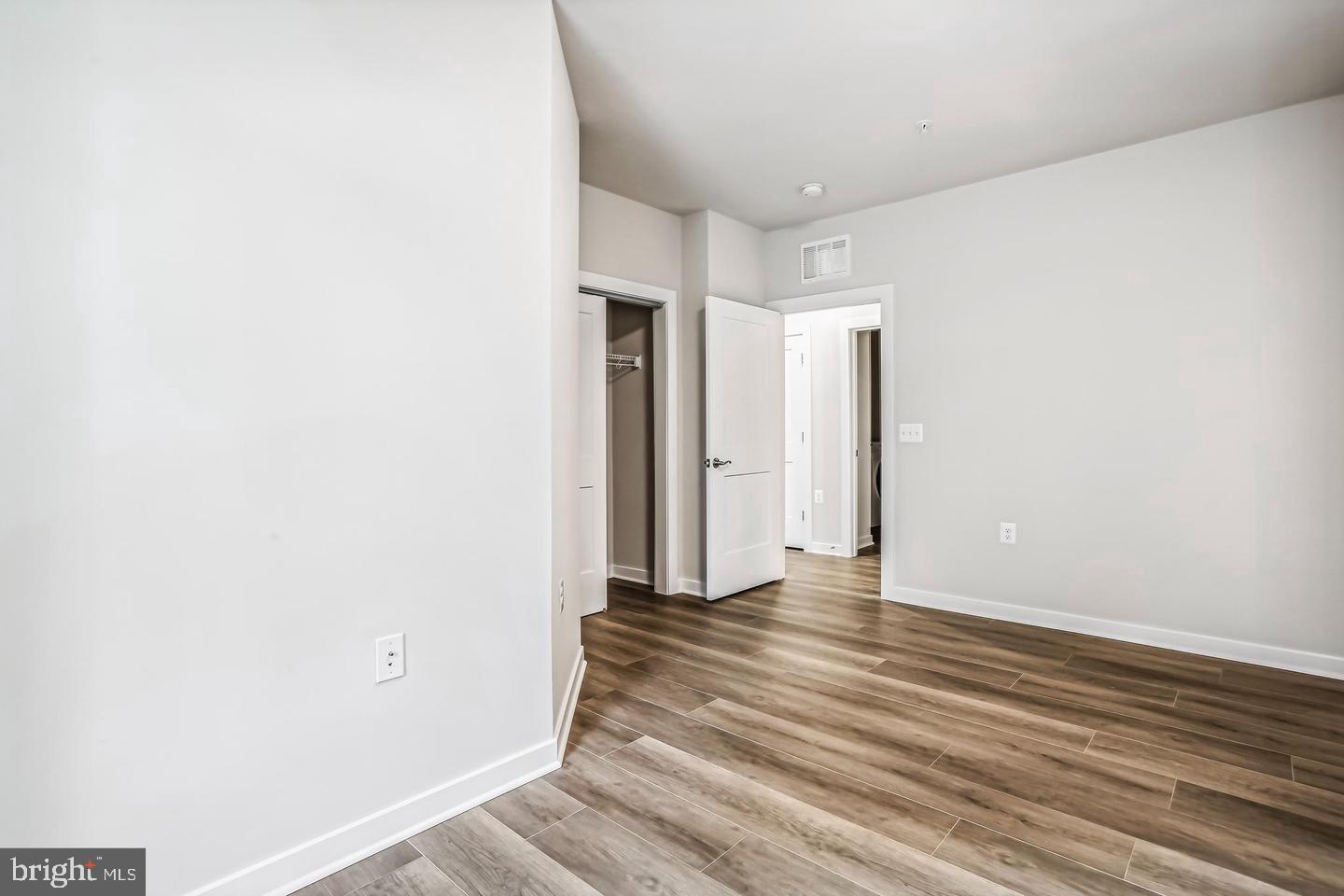 TALL OAKS - Residential Lease