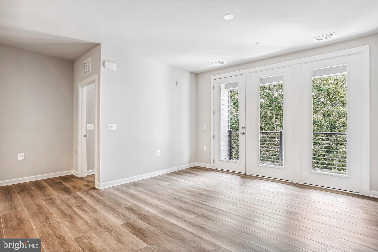 TALL OAKS - Residential Lease