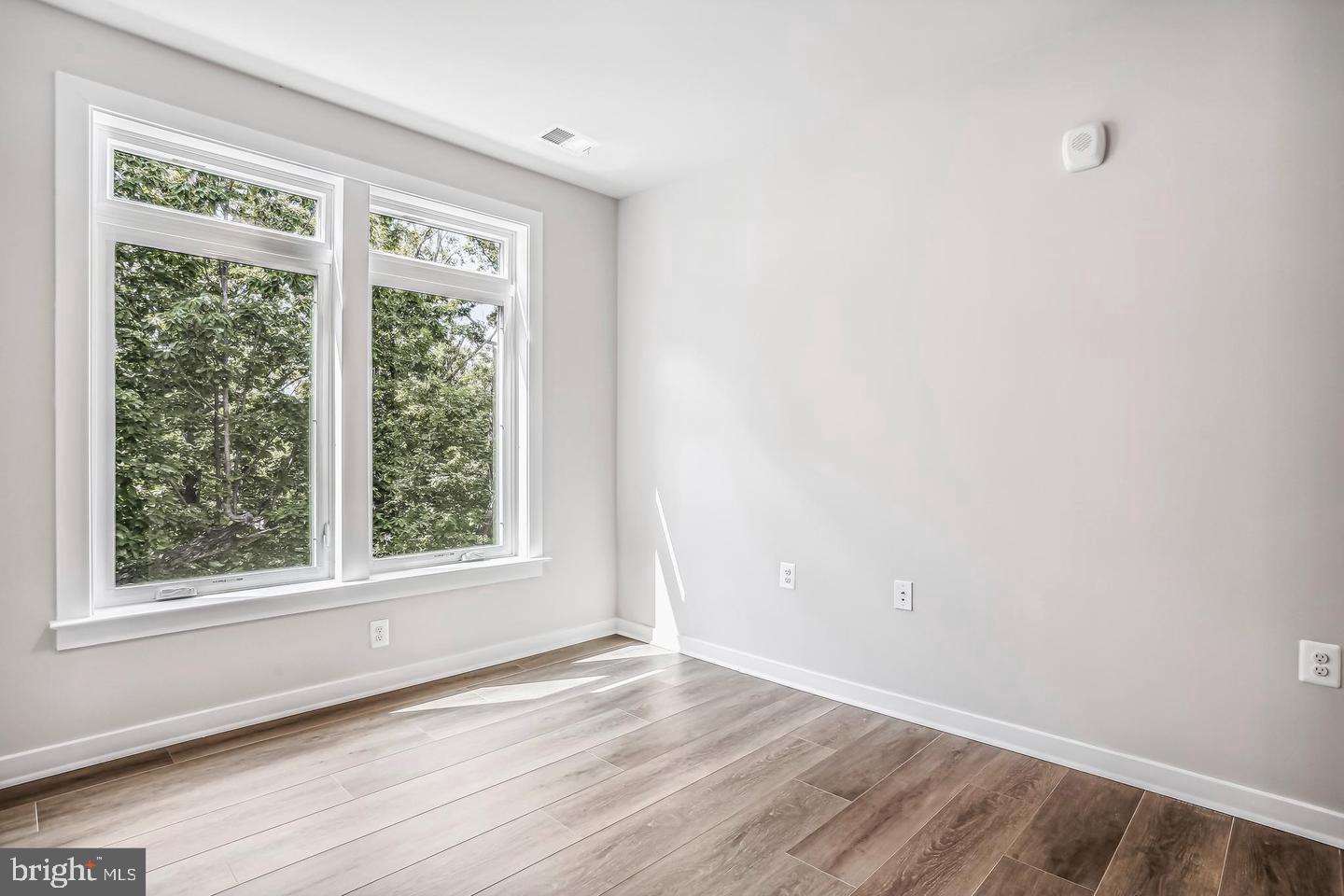 TALL OAKS - Residential Lease