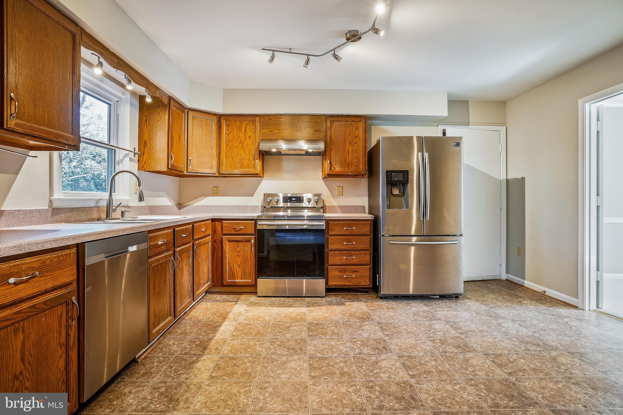 LAKE RIDGE - Residential