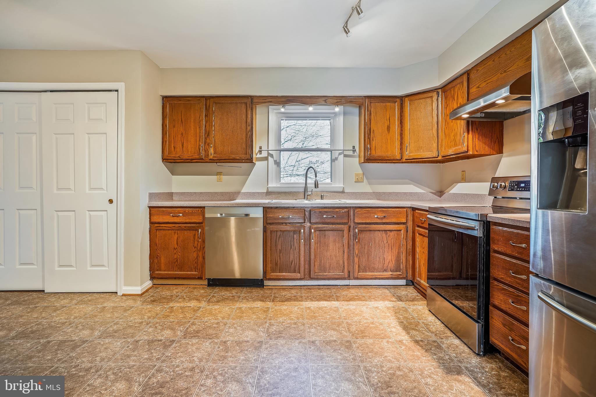 LAKE RIDGE - Residential