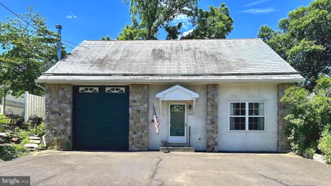 Homes For Sale - 304 W Spruce Street<br/> PERKASIE, PA 18944