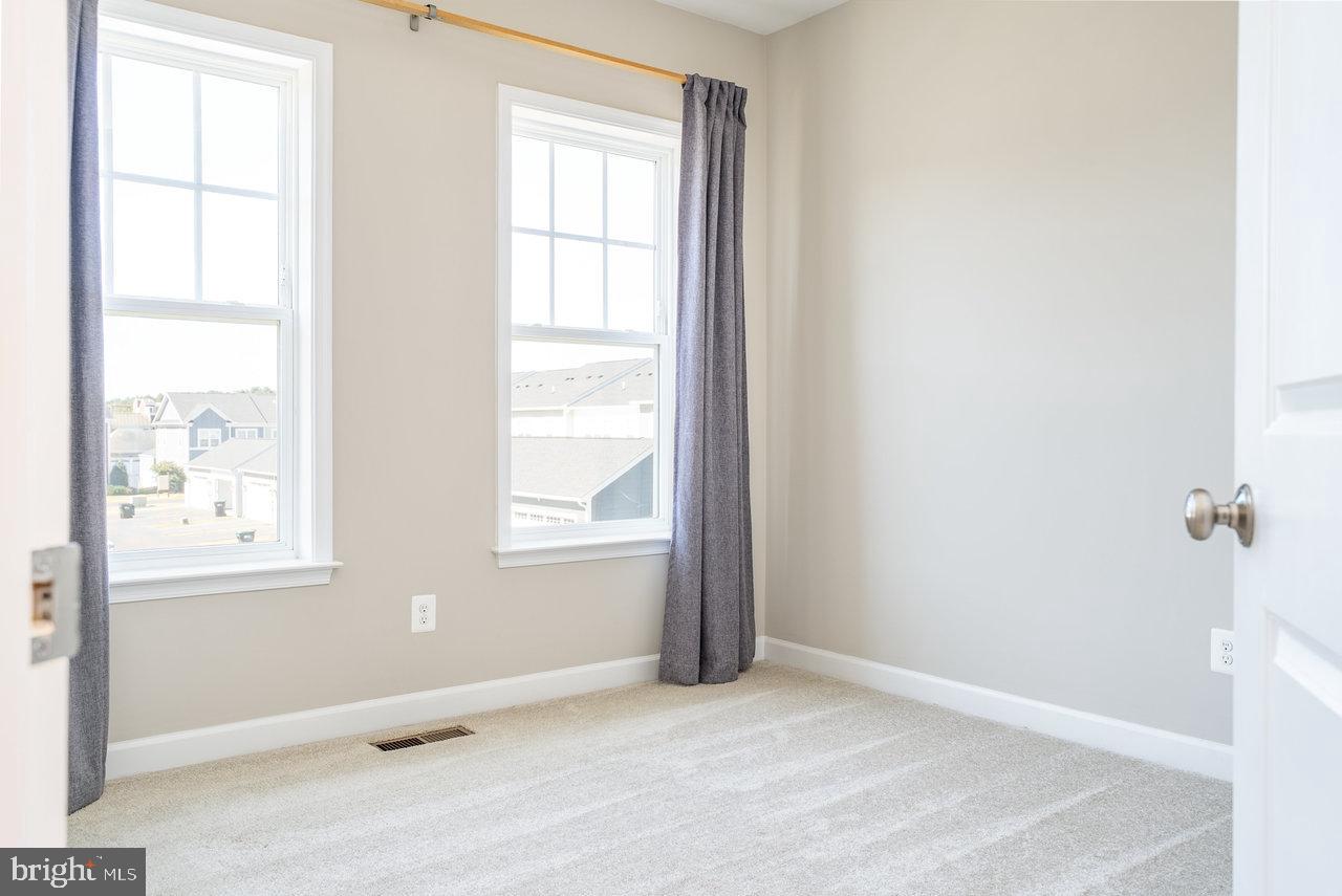 PRESTON LAKE - Residential