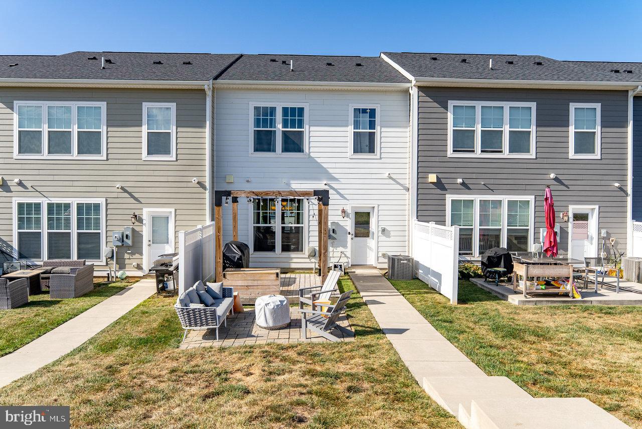 PRESTON LAKE - Residential